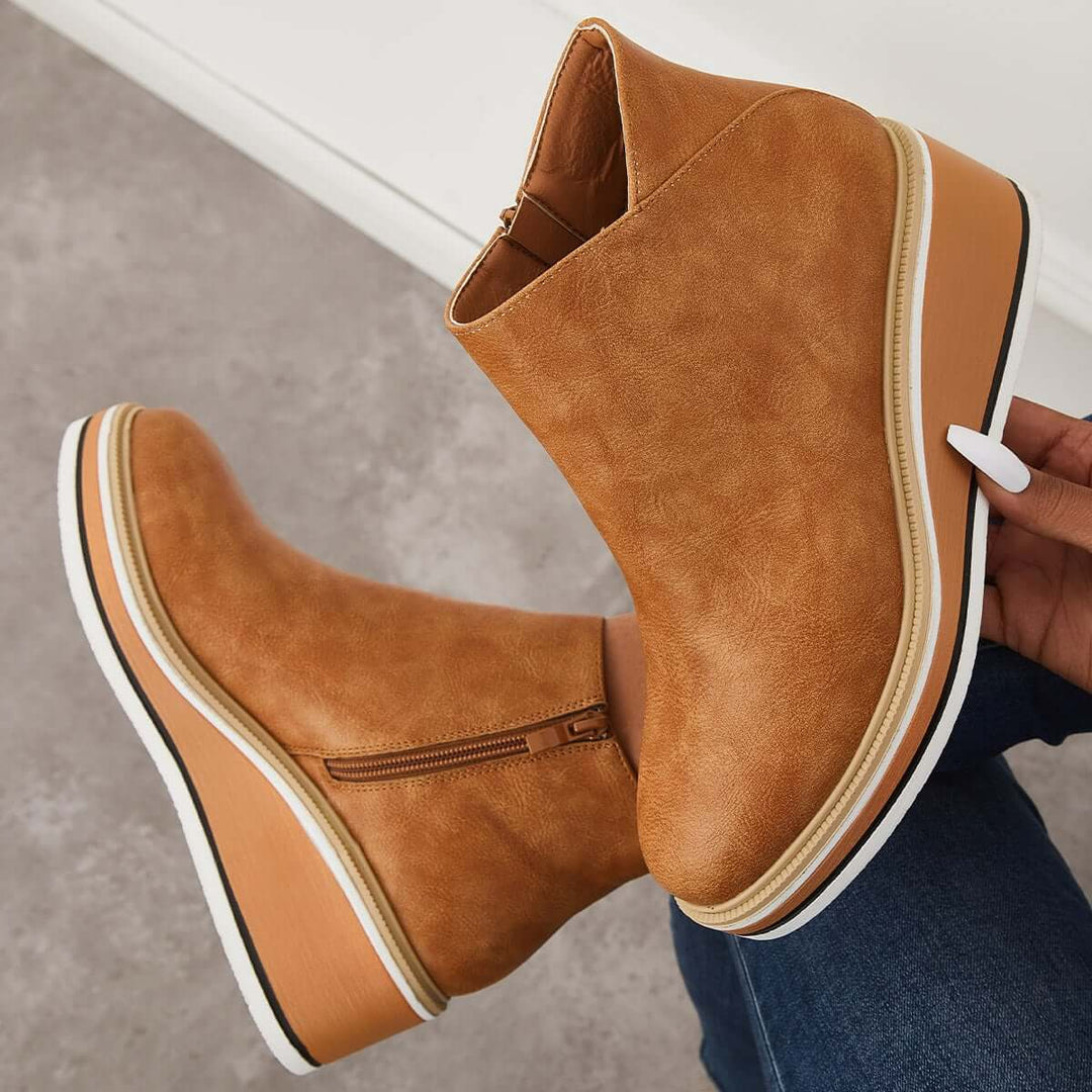 Novi - stylish ankle boots with zip and platform