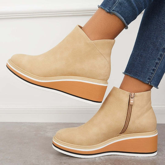 Novi - stylish ankle boots with zip and platform