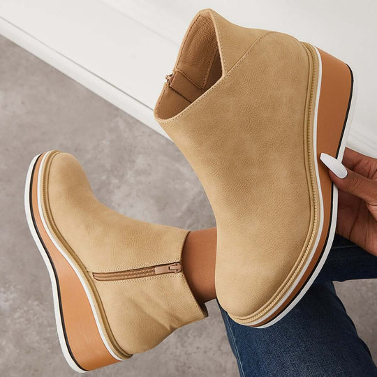 Novi - stylish ankle boots with zip and platform