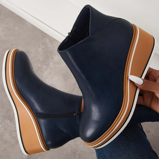 Novi - stylish ankle boots with zip and platform