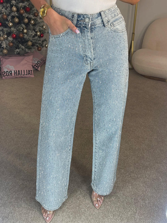 Glamourous High-Waisted Straight Leg Jeans – A Stylish Statement Piece