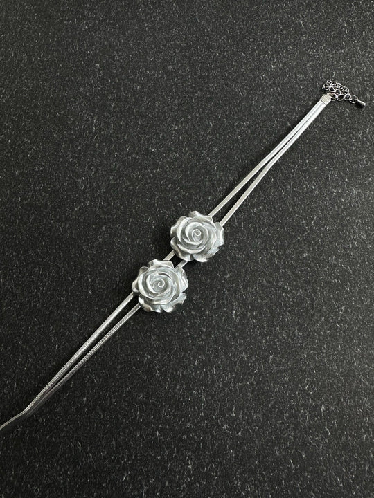 Athena - double rose decor necklace