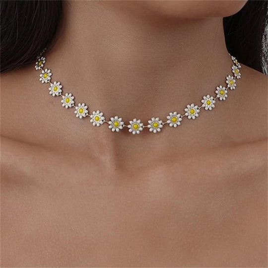 Gold daisy necklace