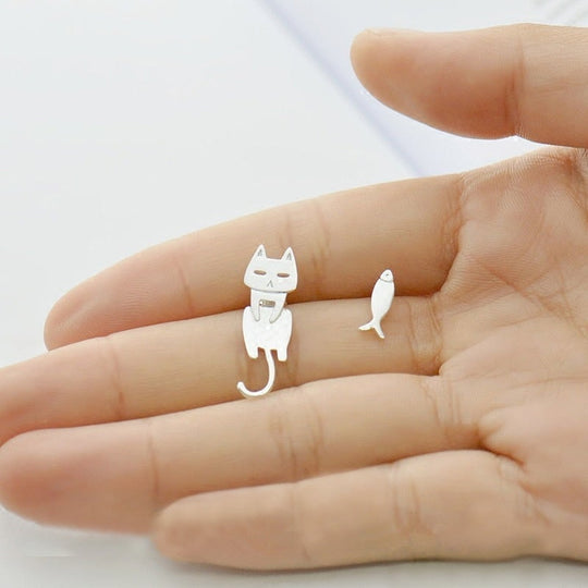 Climbing kitty earring