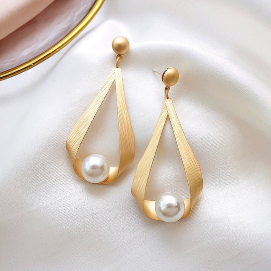 Elegant crystal and pearl drop earrings