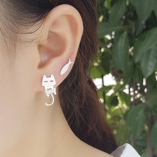 Climbing kitty earring