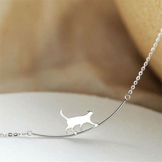 Climbing cat necklace