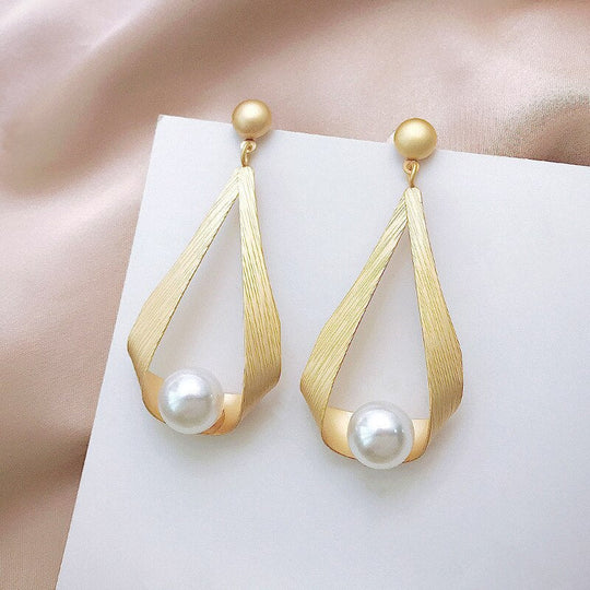 Elegant crystal and pearl drop earrings