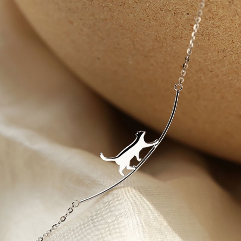 Climbing cat necklace