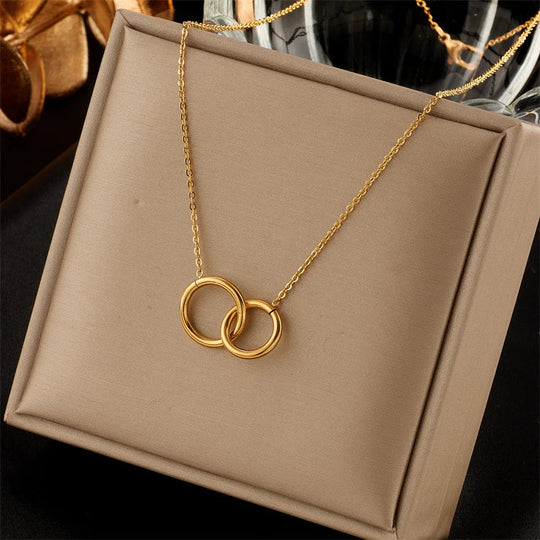 Cathy - interlocking plain ring pendant