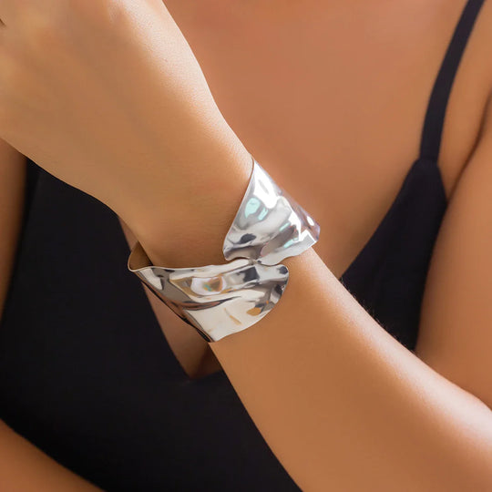 Women's sculpted cuff bracelet