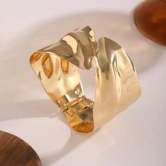 Women's sculpted cuff bracelet