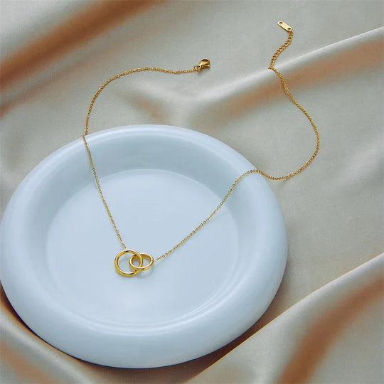 Cathy - interlocking plain ring pendant