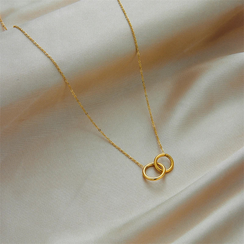 Cathy - interlocking plain ring pendant