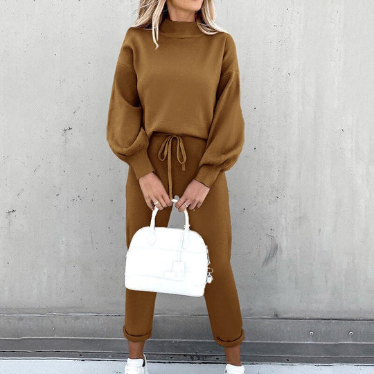 Comfortable sweatshirt and sweatpants set for women