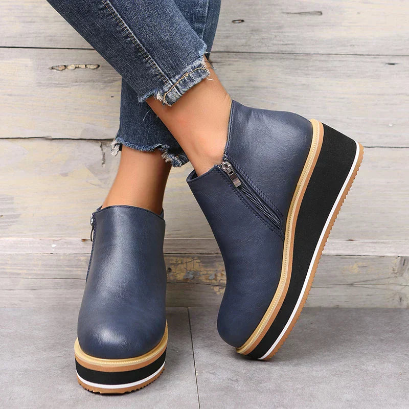 Novi - stylish ankle boots with zip and platform