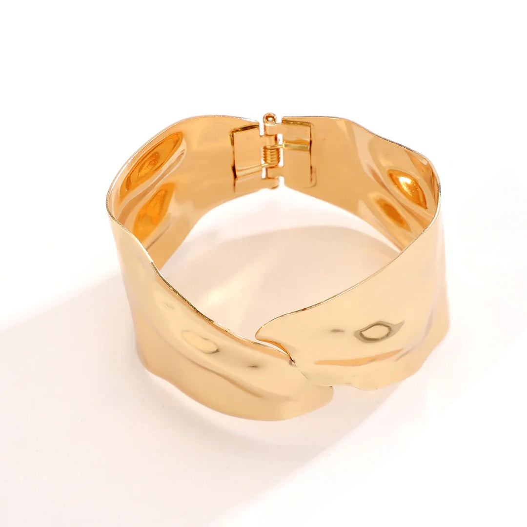 Women's sculpted cuff bracelet